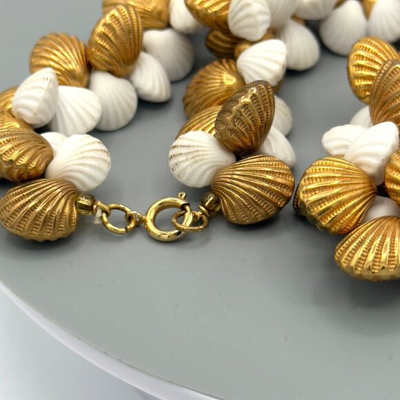 Vintage Double Twist Gold Tone White Plastic Sea Shell Beaded Necklace 20" - Picture 9 of 13